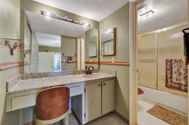 1104 N Hiatus Rd 1104, Pembroke Pines, FL 33026