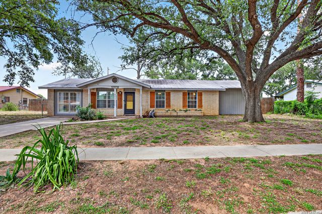 1112 MAIA ST, Pleasanton, TX 78064