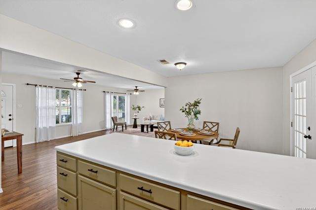 1112 MAIA ST, Pleasanton, TX 78064