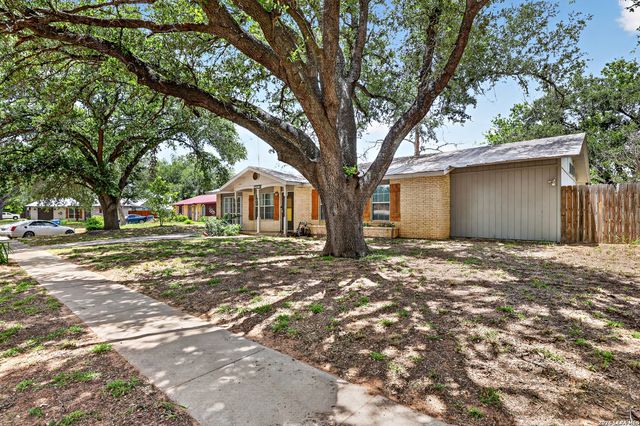 1112 MAIA ST, Pleasanton, TX 78064