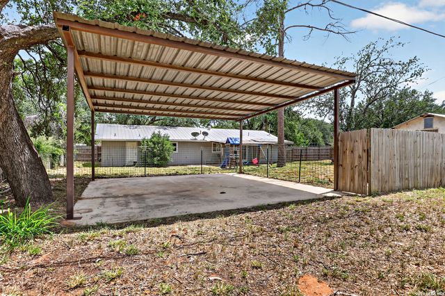 1112 MAIA ST, Pleasanton, TX 78064