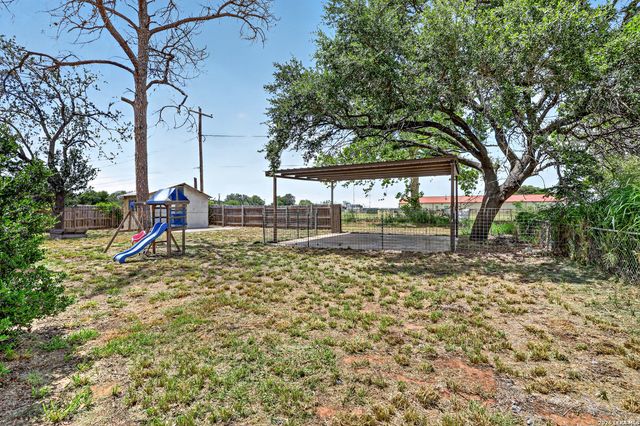 1112 MAIA ST, Pleasanton, TX 78064