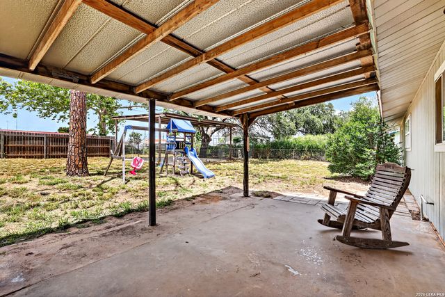 1112 MAIA ST, Pleasanton, TX 78064