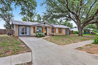 1112 MAIA ST, Pleasanton, TX 78064