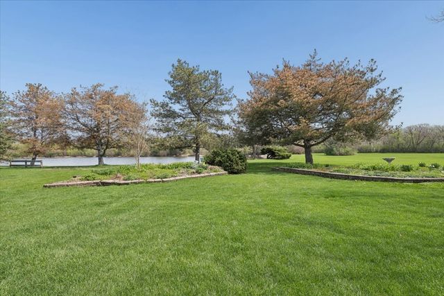 842 Furlong Drive, Libertyville, IL 60048