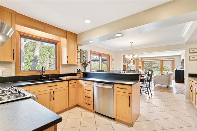 842 Furlong Drive, Libertyville, IL 60048