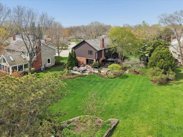842 Furlong Drive, Libertyville, IL 60048