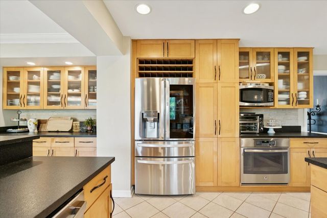 842 Furlong Drive, Libertyville, IL 60048