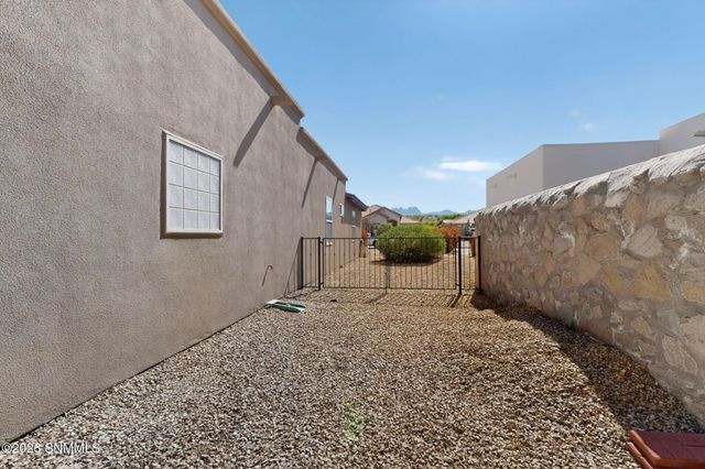 2521 Velarde Place, Las Cruces, NM 88011