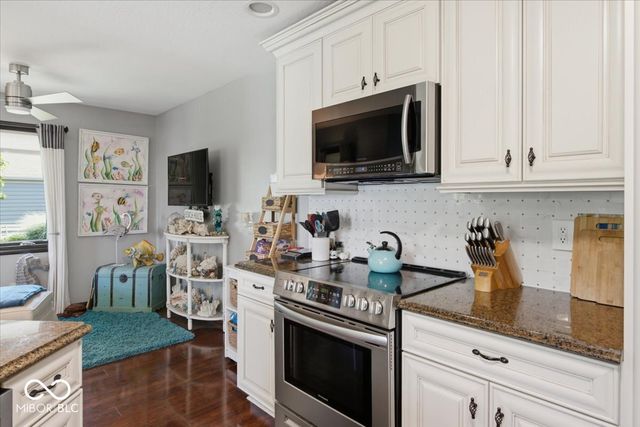 1094 Brookway Drive, Avon, IN 46123