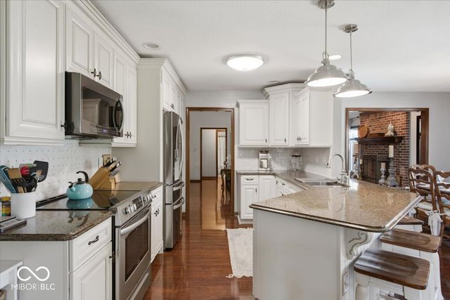 1094 Brookway Drive, Avon, IN 46123