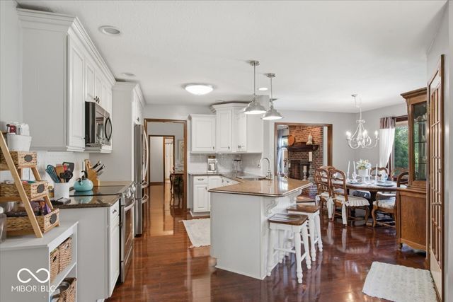 1094 Brookway Drive, Avon, IN 46123