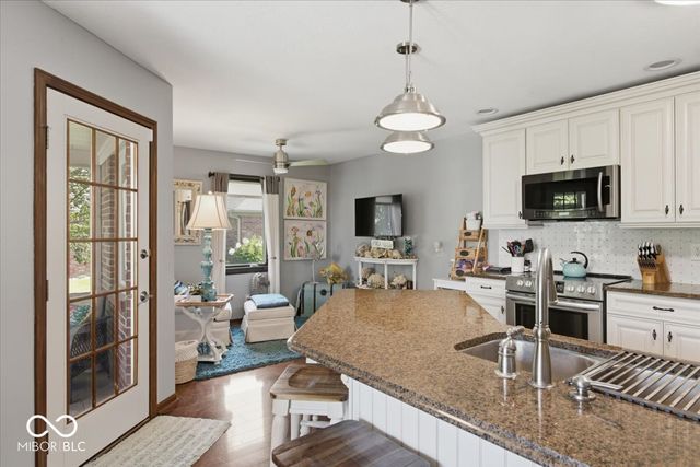 1094 Brookway Drive, Avon, IN 46123