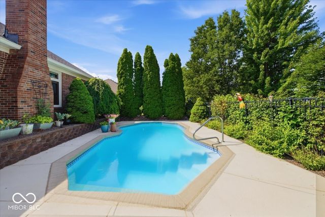 1094 Brookway Drive, Avon, IN 46123