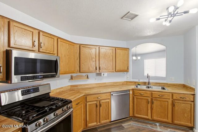 9458 E Bench Mark Loop, Tucson, AZ 85747