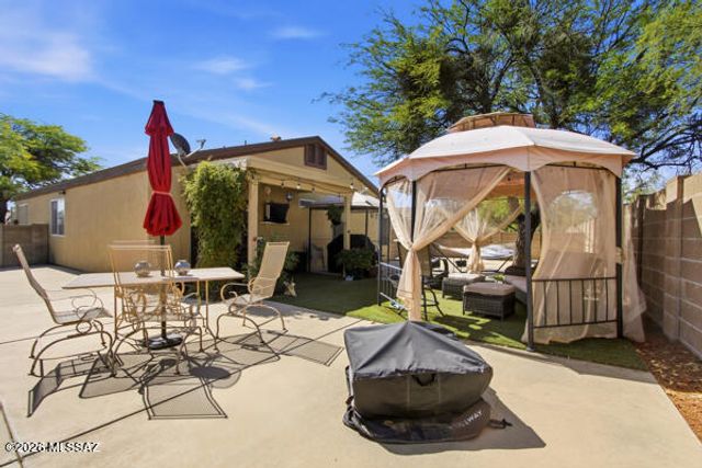 9458 E Bench Mark Loop, Tucson, AZ 85747