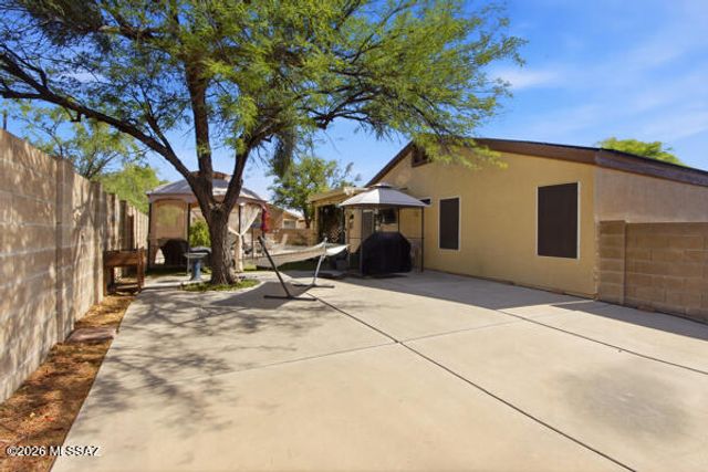 9458 E Bench Mark Loop, Tucson, AZ 85747