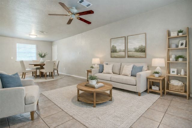 919 Southloop Drive, Duncanville, TX 75137