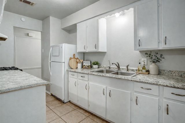 919 Southloop Drive, Duncanville, TX 75137