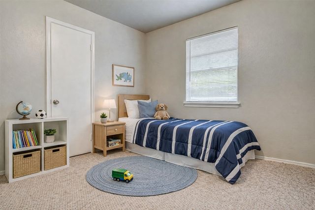 919 Southloop Drive, Duncanville, TX 75137