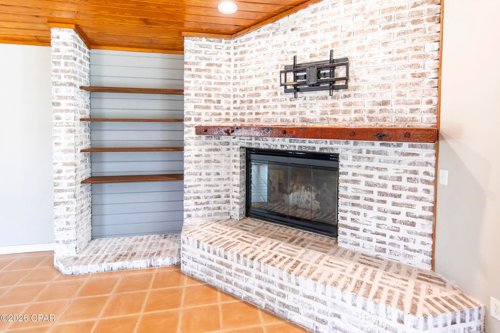 Image 7 of property listing at 215 Moonlight Bay Drive, Panama City Beach, FL 32407