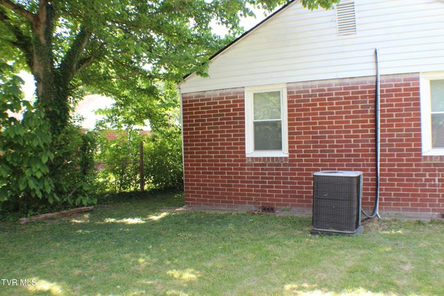 2032 Sherwood Road, Kingsport, TN 37664
