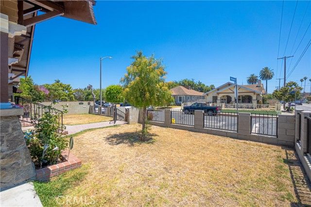 2289 W 29th Place, Los Angeles, CA 90018