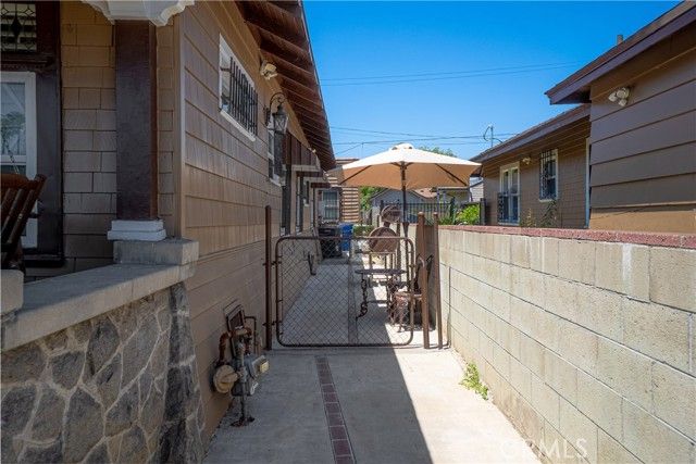 2289 W 29th Place, Los Angeles, CA 90018