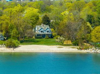 86 Wallacks Drive, Stamford, CT 06902