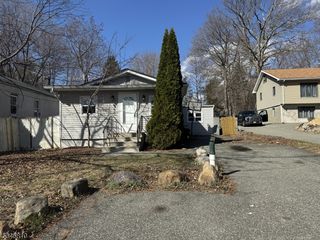 12 John St, West Milford Twp., NJ 07480