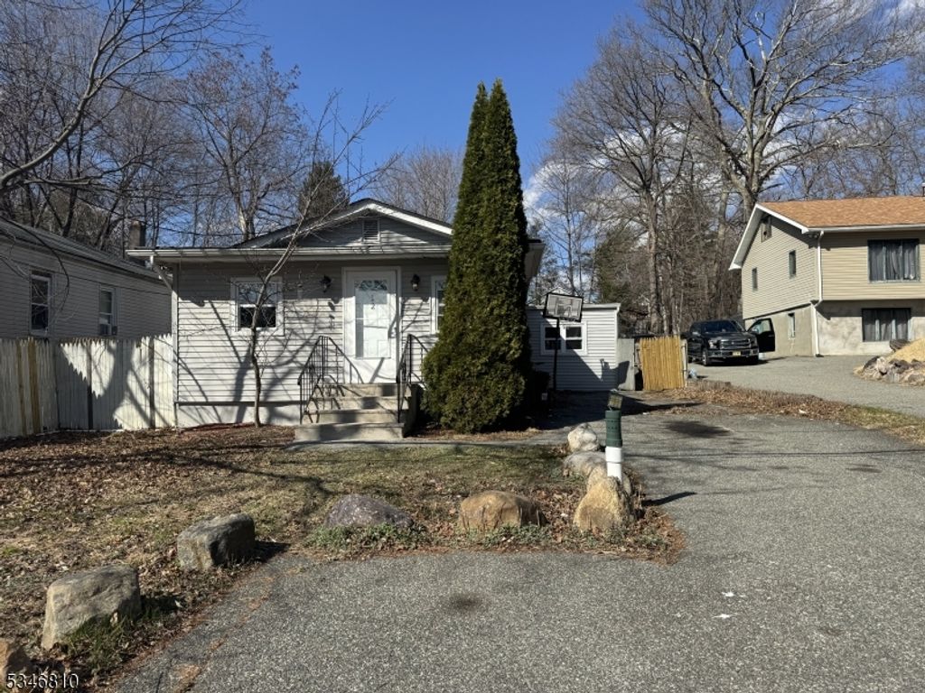 12 John St, West Milford Twp., NJ 07480