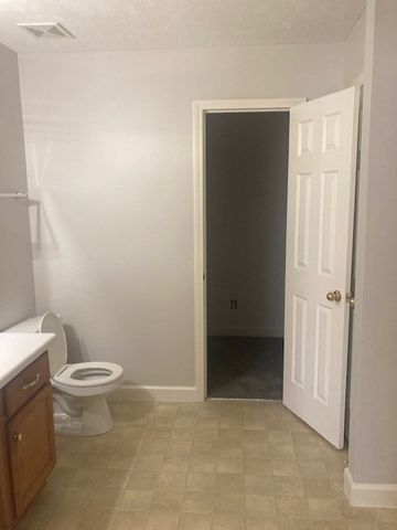 2220 S Rutherford Blvd, Murfreesboro, TN 37130