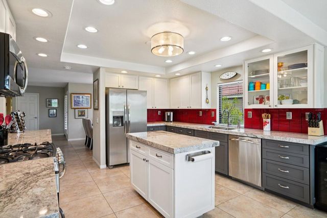 39985 Sweetwater Drive, Palm Desert, CA 92211