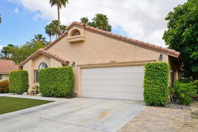 39985 Sweetwater Drive, Palm Desert, CA 92211