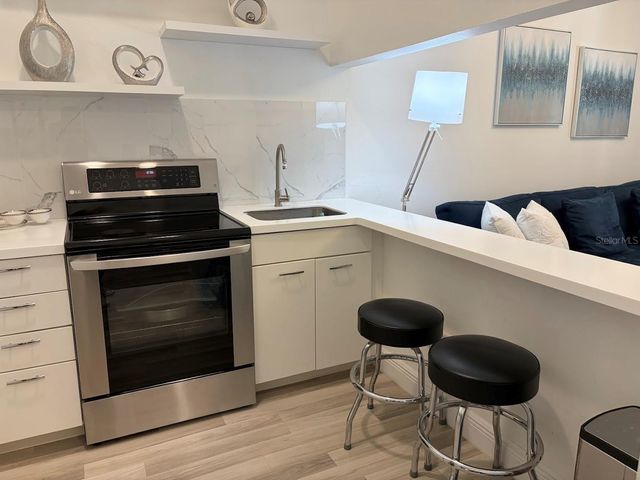 2511 HAMMOCK COURT 2511, Clearwater, FL 33761