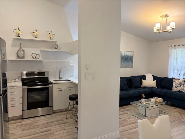 2511 HAMMOCK COURT 2511, Clearwater, FL 33761