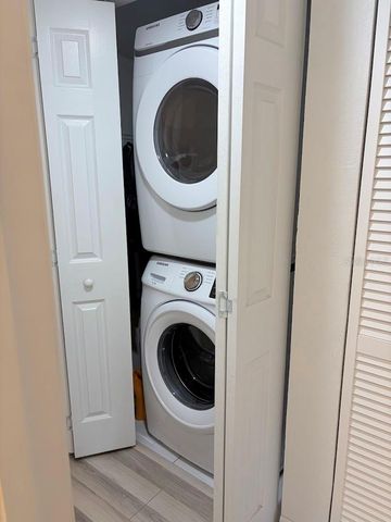 2511 HAMMOCK COURT 2511, Clearwater, FL 33761