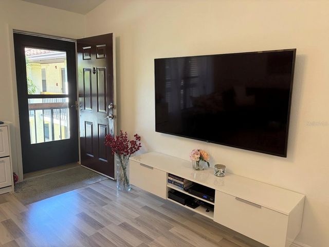 2511 HAMMOCK COURT 2511, Clearwater, FL 33761