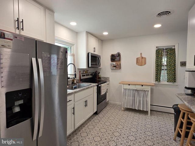 4 CAROLEE DR, Dover, DE 19901