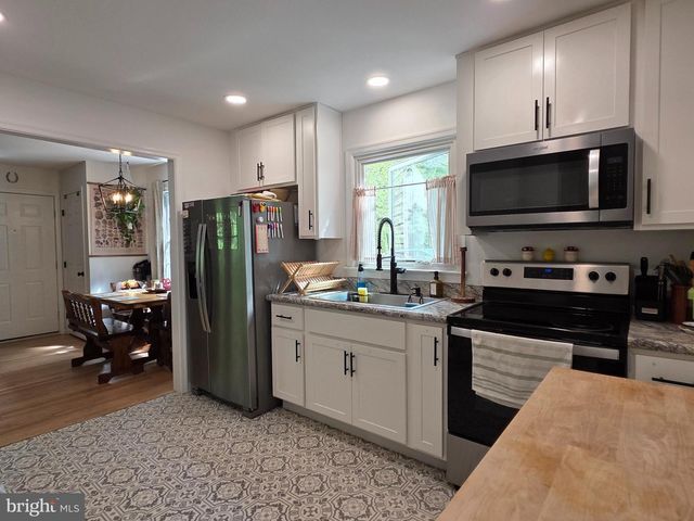 4 CAROLEE DR, Dover, DE 19901