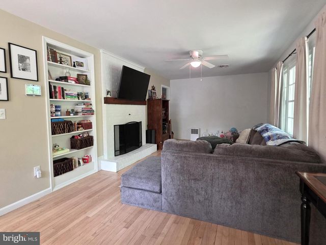 4 CAROLEE DR, Dover, DE 19901