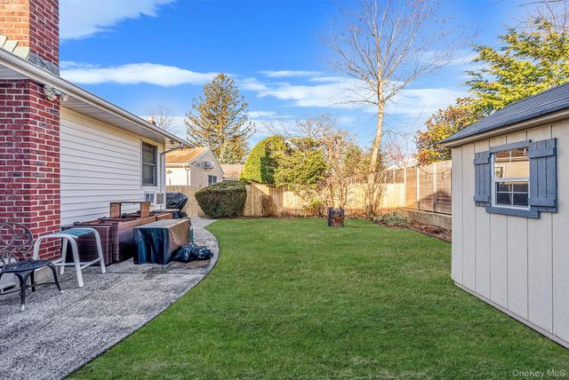 425 Jackson Street, Oceanside, NY 11572