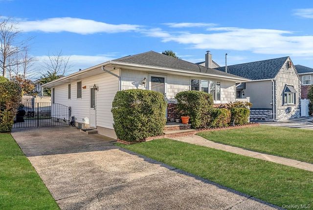 425 Jackson Street, Oceanside, NY 11572