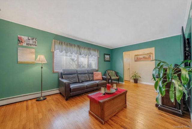 425 Jackson Street, Oceanside, NY 11572