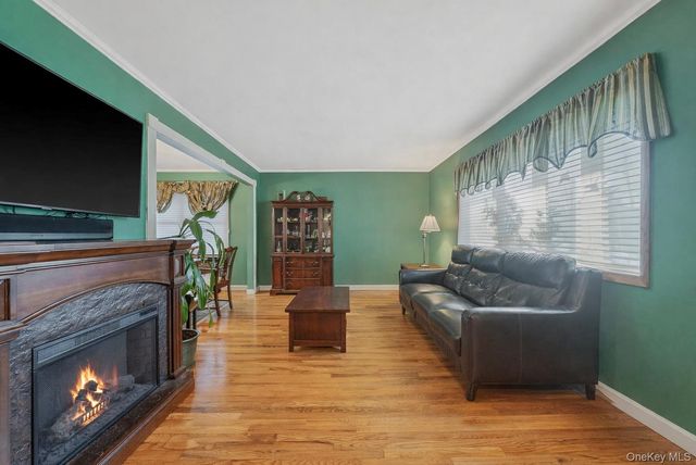 425 Jackson Street, Oceanside, NY 11572