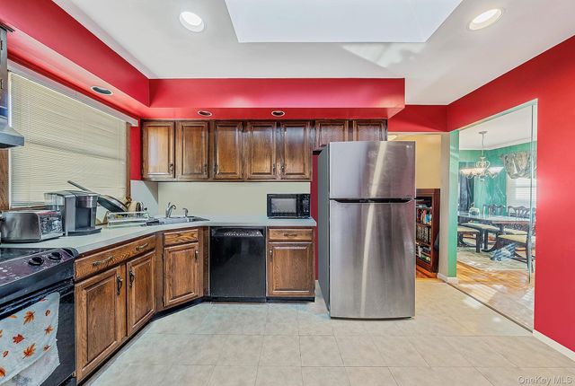 425 Jackson Street, Oceanside, NY 11572