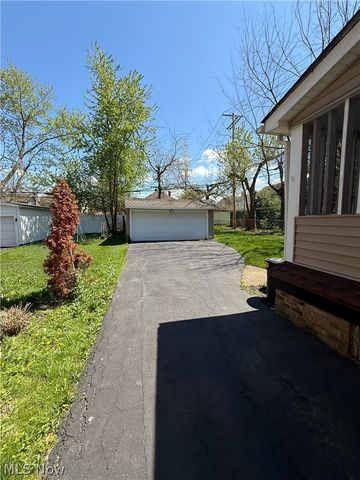 2259 Brockway Road, Cleveland Heights, OH 44118
