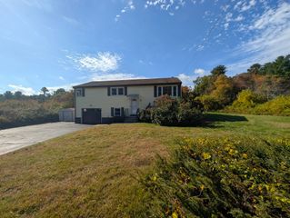 139 Charlton St, Oxford, MA 01540
