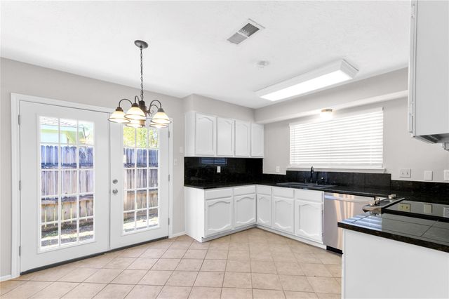 442 N Compass Rose Circle, Crosby, TX 77532