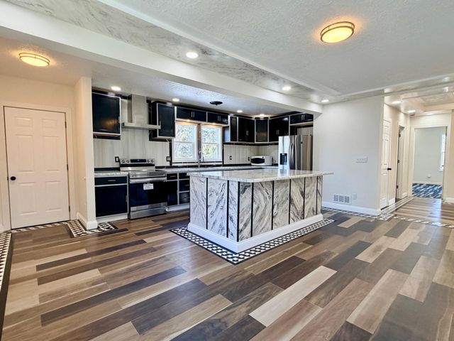 120 W Okabena Street, Worthington, MN 56187